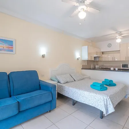 Castle Harbour 로스크리스티아노스